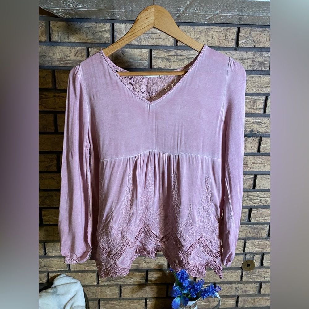 Altrd state pink-faded red top